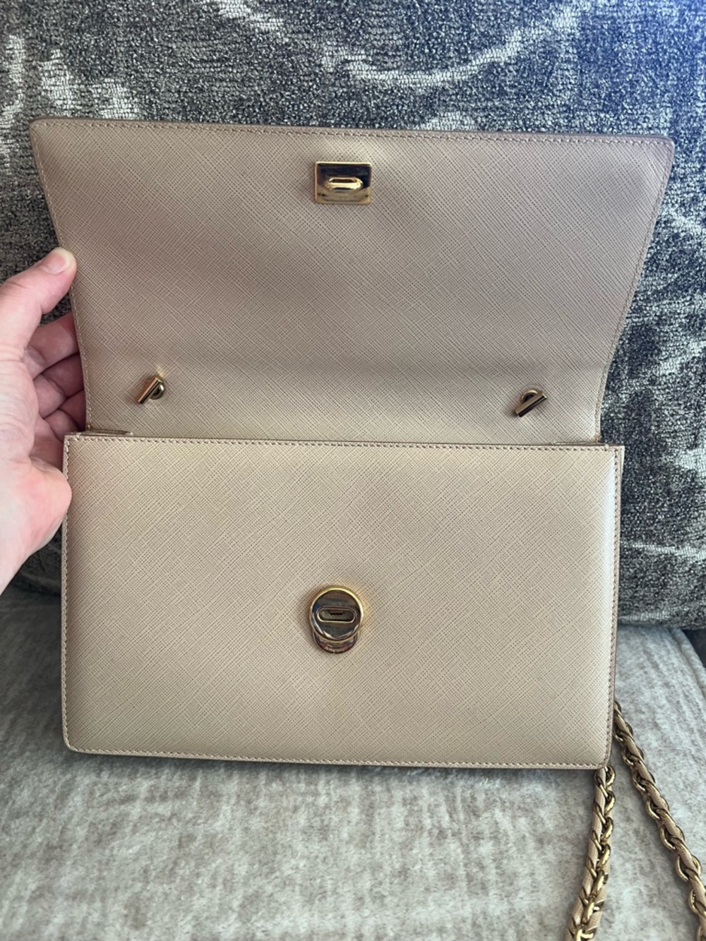 Salvatore Ferragamo Beige Saffiano Leather Vara Bow Chain Bag - Picture 2 of 9